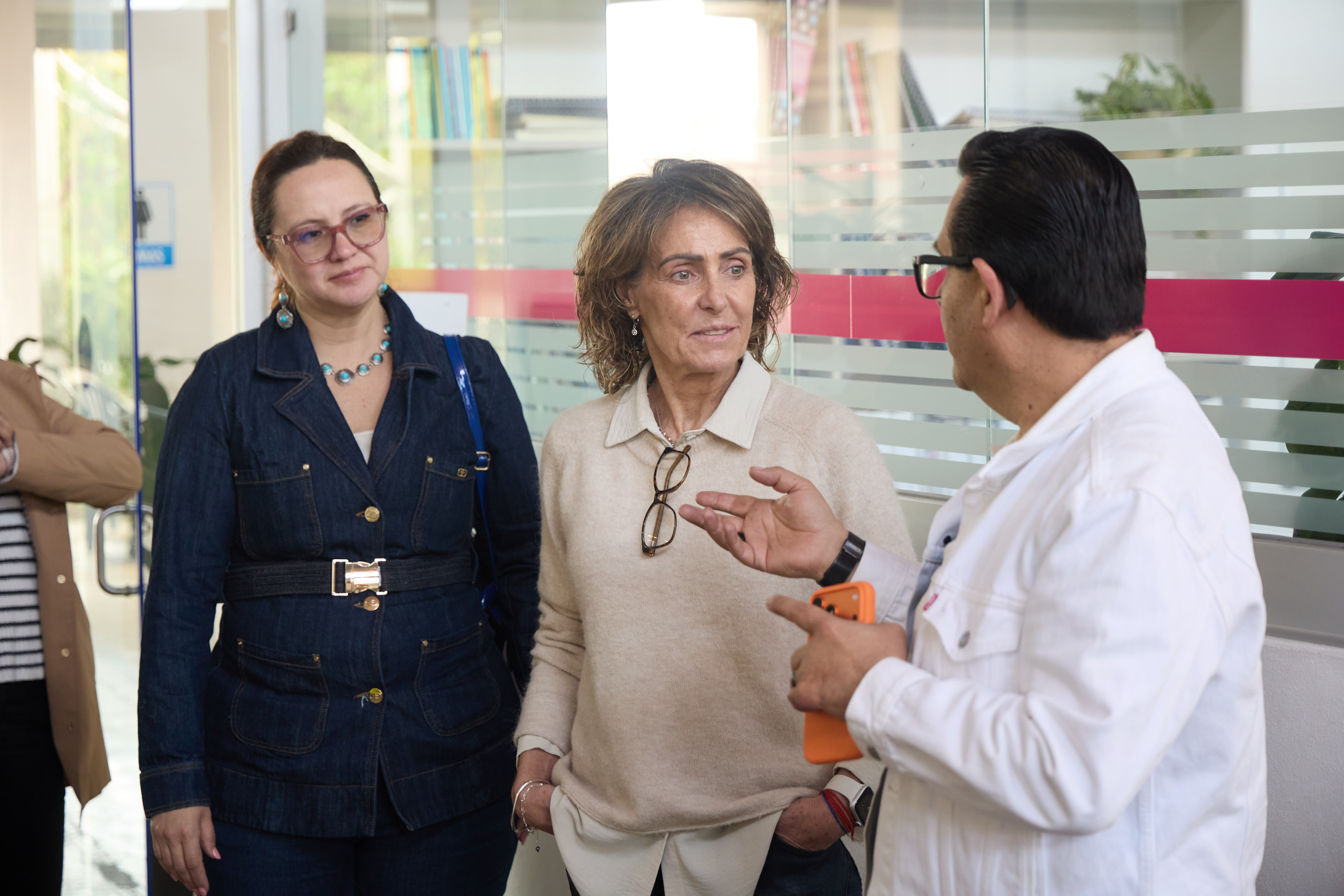 Roxana S&aacute;iz visit&oacute; CONFE, IAP para conocer el trabajo que realizan a favor de j&oacute;venes con discapacidad intelectual